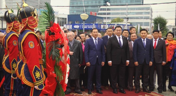 Ю.Цэдэнбалын хөшөөнд цэцэг өргөх ёслол боллоо